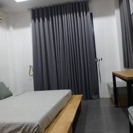 Lazy-Nest Homestay Manila Esterno foto