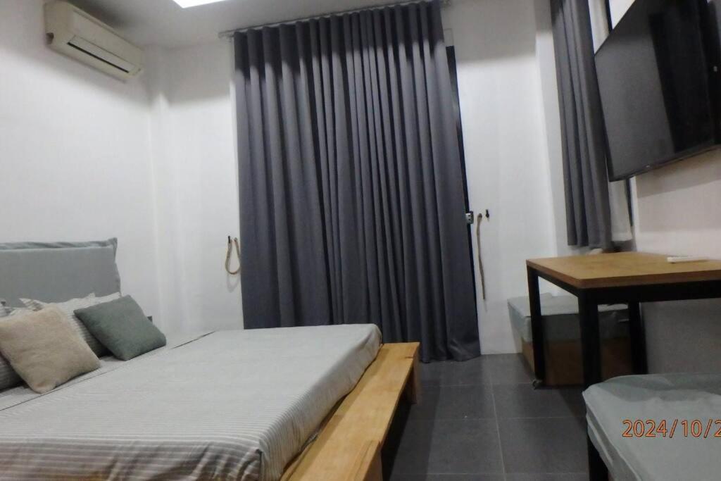 Lazy-Nest Homestay Manila Esterno foto