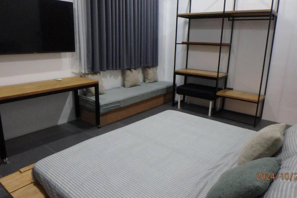 Lazy-Nest Homestay Manila Esterno foto